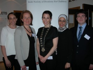 Dr Rona Leith ISDC President 2013-2014 with entrants of the O'Mullane Prize