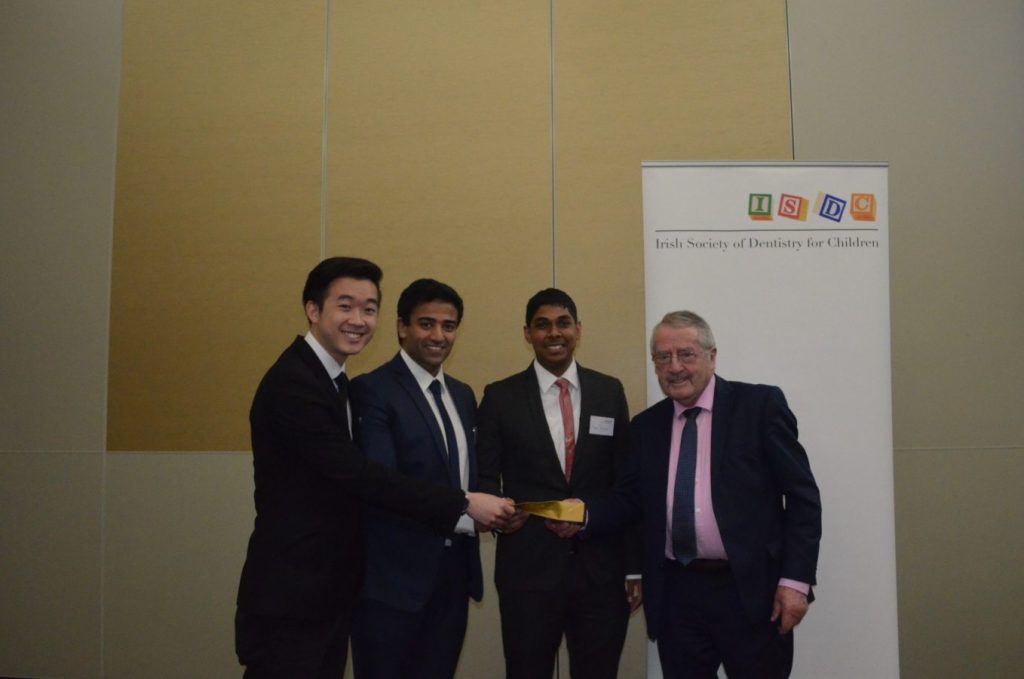 Prize winners of O'Mullane Prize 2018: Jia-Liang Eow , Usman Hussain, Adeen Solaiman, with Professor O'Mullane